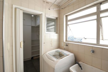 Apartamento à venda com 127m², 3 quartos e 3 vagas Apartamento à venda com 127m², 3 quartos e 3 vagasÁrea de Serviço