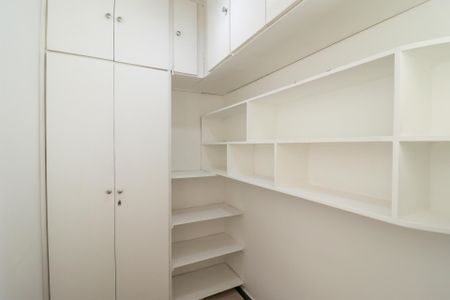 Apartamento à venda com 127m², 3 quartos e 3 vagas Apartamento à venda com 127m², 3 quartos e 3 vagasBanheiro de Serviço