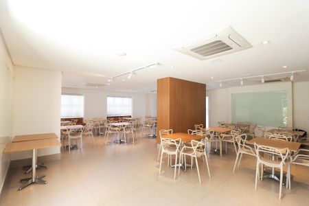 Apartamento à venda com 127m², 3 quartos e 3 vagas Apartamento à venda com 127m², 3 quartos e 3 vagasSalão de Festas