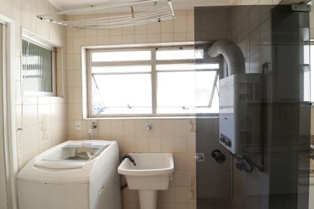 Apartamento à venda com 127m², 3 quartos e 3 vagas Apartamento à venda com 127m², 3 quartos e 3 vagasBanheiro de Serviço