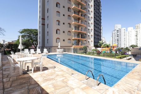 Apartamento à venda com 127m², 3 quartos e 3 vagas Apartamento à venda com 127m², 3 quartos e 3 vagasPiscina