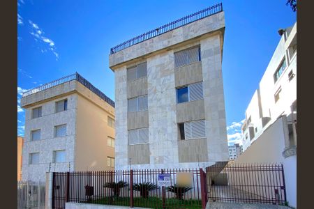 Apartamento à venda com 90m², 3 quartos e 1 vaga Apartamento à venda com 90m², 3 quartos e 1 vagaFachada e Placa