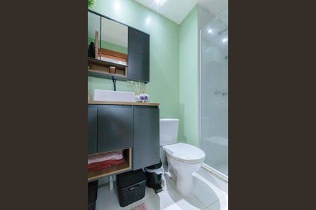 Apartamento à venda com 72m², 3 quartos e 2 vagas Apartamento à venda com 72m², 3 quartos e 2 vagasBanheiro da Suíte