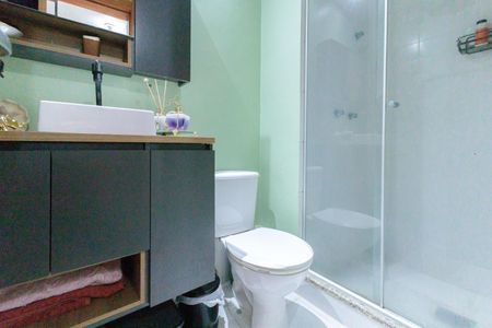 Apartamento à venda com 72m², 3 quartos e 2 vagas Apartamento à venda com 72m², 3 quartos e 2 vagasBanheiro da Suíte