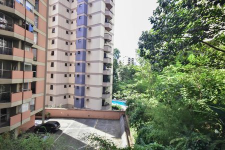 Apartamento à venda com 245m², 4 quartos e 4 vagas Apartamento à venda com 245m², 4 quartos e 4 vagasVista da Suíte 1