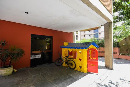 Apartamento à venda com 245m², 4 quartos e 4 vagas Apartamento à venda com 245m², 4 quartos e 4 vagasPlayground