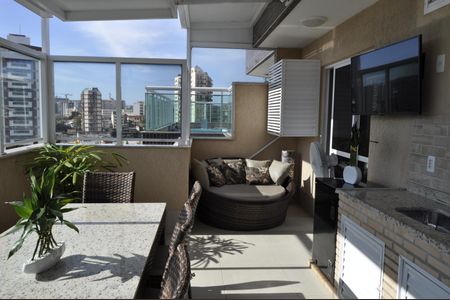 Apartamento à venda com 150m², 4 quartos e 3 vagasVaranda Suíte 2