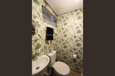 Casa à venda com 300m², 2 quartos e 2 vagas Casa à venda com 300m², 2 quartos e 2 vagasBanheiro de serviço