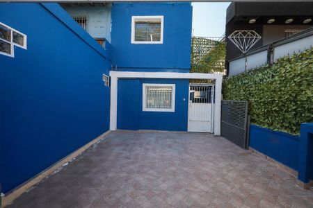 Casa à venda com 300m², 2 quartos e 2 vagas Casa à venda com 300m², 2 quartos e 2 vagasFachada garagem