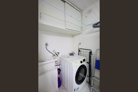 Casa à venda com 300m², 2 quartos e 2 vagas Casa à venda com 300m², 2 quartos e 2 vagasÁrea de Serviço