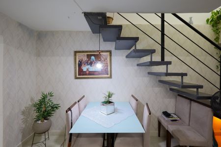 Casa à venda com 300m², 2 quartos e 2 vagas Casa à venda com 300m², 2 quartos e 2 vagasSala de estar e Jantar