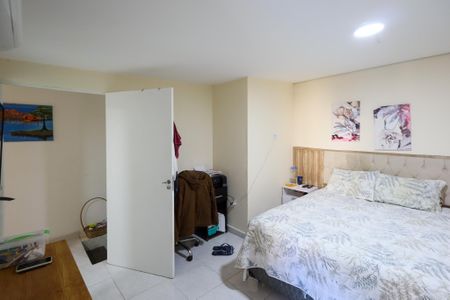 Casa à venda com 300m², 2 quartos e 2 vagas Casa à venda com 300m², 2 quartos e 2 vagasQuarto 1 suíte