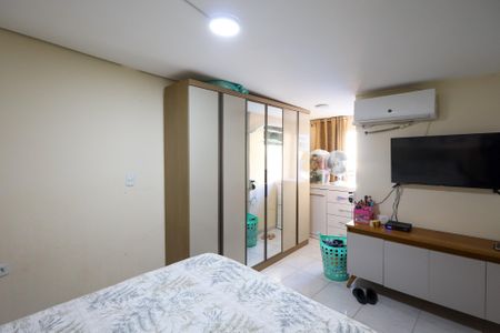 Casa à venda com 300m², 2 quartos e 2 vagas Casa à venda com 300m², 2 quartos e 2 vagasQuarto 1 suíte