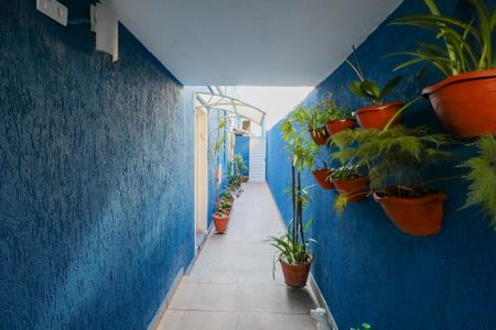 Casa à venda com 300m², 2 quartos e 2 vagas Casa à venda com 300m², 2 quartos e 2 vagasCorredor entrada