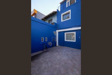 Casa à venda com 300m², 2 quartos e 2 vagas Casa à venda com 300m², 2 quartos e 2 vagasFachada garagem