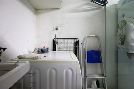 Casa à venda com 300m², 2 quartos e 2 vagas Casa à venda com 300m², 2 quartos e 2 vagasÁrea de Serviço