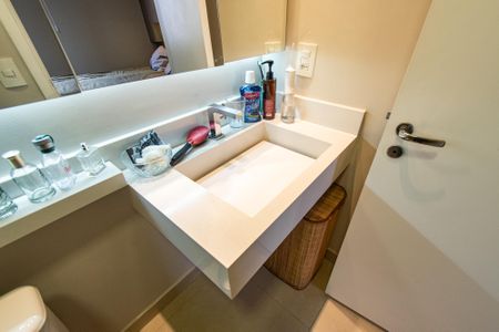 Apartamento à venda com 68m², 2 quartos e 1 vaga Apartamento à venda com 68m², 2 quartos e 1 vagaBanheiro da suíte