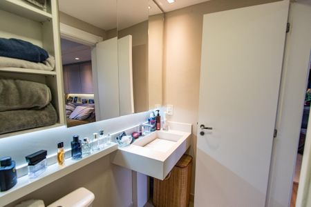 Apartamento à venda com 68m², 2 quartos e 1 vaga Apartamento à venda com 68m², 2 quartos e 1 vagaBanheiro da suíte