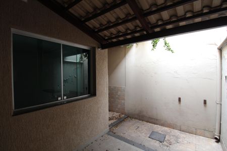 Casa à venda com 85m², 2 quartos e 1 vagaÁrea de Serviço