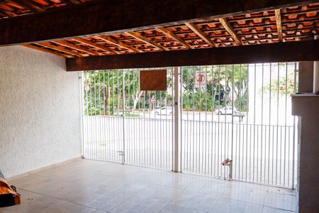 Casa à venda com 135m², 4 quartos e 2 vagas Casa à venda com 135m², 4 quartos e 2 vagasGaragem