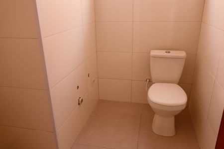 Casa à venda com 135m², 4 quartos e 2 vagas Casa à venda com 135m², 4 quartos e 2 vagasBanheiro