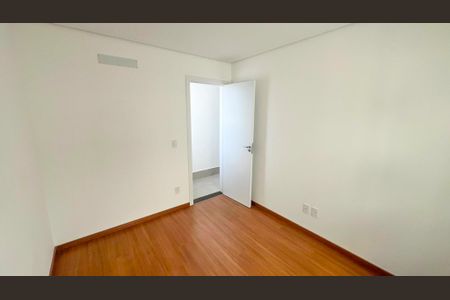 Apartamento à venda com 164m², 3 quartos e 2 vagas Apartamento à venda com 164m², 3 quartos e 2 vagasQuarto 3