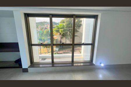 Apartamento à venda com 164m², 3 quartos e 2 vagas Apartamento à venda com 164m², 3 quartos e 2 vagasSala/Cozinha