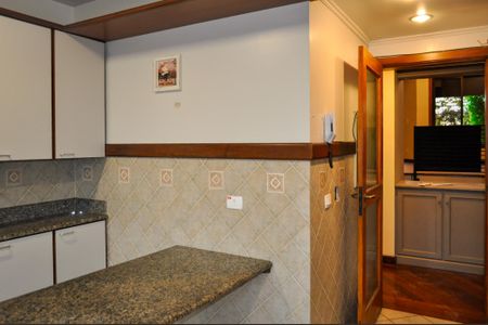 Casa de condomínio à venda com 365m², 3 quartos e 4 vagas Casa de condomínio à venda com 365m², 3 quartos e 4 vagasCozinha