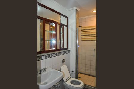Casa de condomínio à venda com 365m², 3 quartos e 4 vagas Casa de condomínio à venda com 365m², 3 quartos e 4 vagasBanheiro