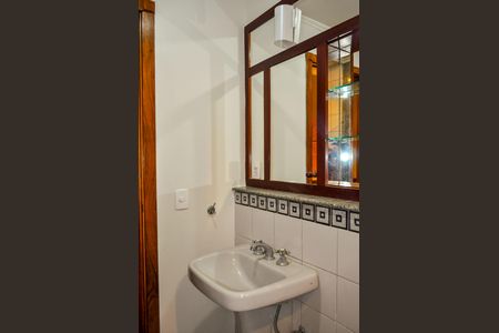 Casa de condomínio à venda com 365m², 3 quartos e 4 vagas Casa de condomínio à venda com 365m², 3 quartos e 4 vagasBanheiro