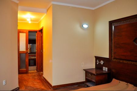 Casa de condomínio à venda com 365m², 3 quartos e 4 vagas Casa de condomínio à venda com 365m², 3 quartos e 4 vagasQuarto 1