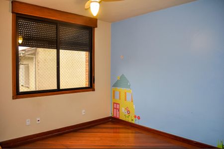 Casa de condomínio à venda com 365m², 3 quartos e 4 vagas Casa de condomínio à venda com 365m², 3 quartos e 4 vagasQuarto 3