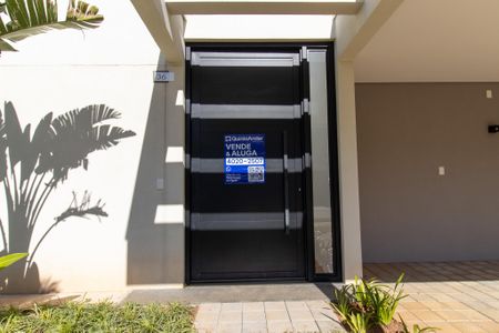 Casa à venda com 230m², 3 quartos e 4 vagas Casa à venda com 230m², 3 quartos e 4 vagasFachada e Placa