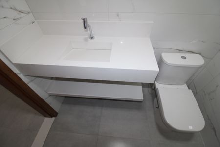 Casa à venda com 185m², 3 quartos e 2 vagasBanheiro