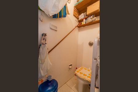 Apartamento à venda com 85m², 2 quartos e sem vaga Apartamento à venda com 85m², 2 quartos e sem vagaBanheiro de serviço