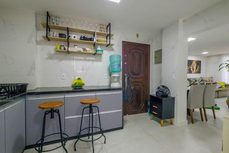 Apartamento à venda com 90m², 2 quartos e 2 vagas Apartamento à venda com 90m², 2 quartos e 2 vagasCozinha