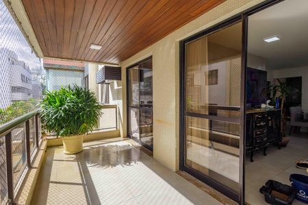 Apartamento à venda com 90m², 2 quartos e 2 vagas Apartamento à venda com 90m², 2 quartos e 2 vagasVaranda