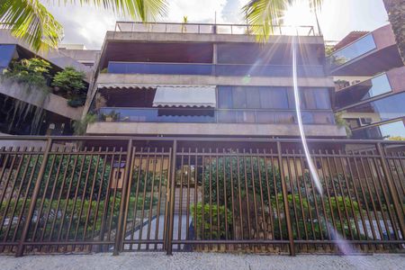 Apartamento à venda com 90m², 2 quartos e 2 vagas Apartamento à venda com 90m², 2 quartos e 2 vagasFachada