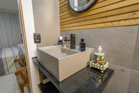 Apartamento à venda com 90m², 2 quartos e 2 vagas Apartamento à venda com 90m², 2 quartos e 2 vagasBanheiro da Suíte