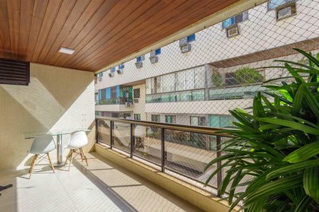 Apartamento à venda com 90m², 2 quartos e 2 vagas Apartamento à venda com 90m², 2 quartos e 2 vagasVaranda