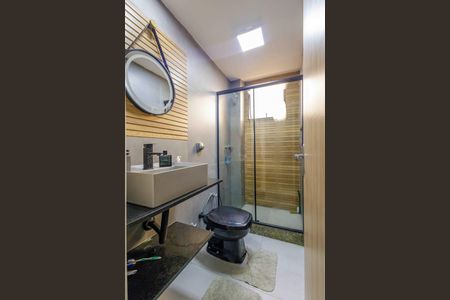 Apartamento à venda com 90m², 2 quartos e 2 vagas Apartamento à venda com 90m², 2 quartos e 2 vagasBanheiro da Suíte