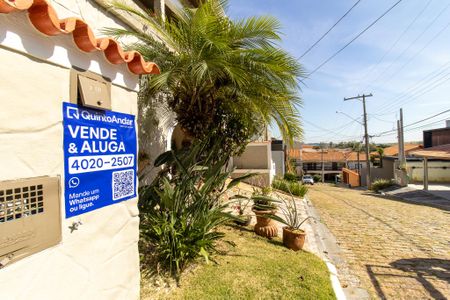 Casa de condomínio à venda com 208m², 4 quartos e 2 vagas Casa de condomínio à venda com 208m², 4 quartos e 2 vagasPlaca