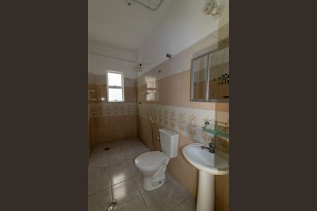 Casa de condomínio à venda com 208m², 4 quartos e 2 vagas Casa de condomínio à venda com 208m², 4 quartos e 2 vagasBanheiro de Serviço