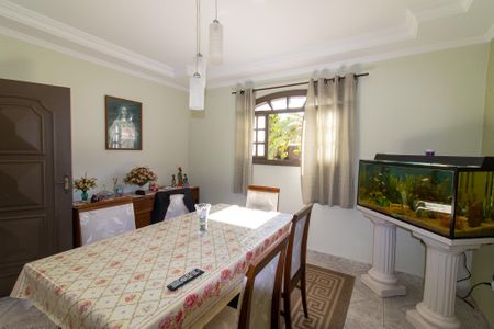 Casa de condomínio à venda com 208m², 4 quartos e 2 vagas Casa de condomínio à venda com 208m², 4 quartos e 2 vagasSala de Estar