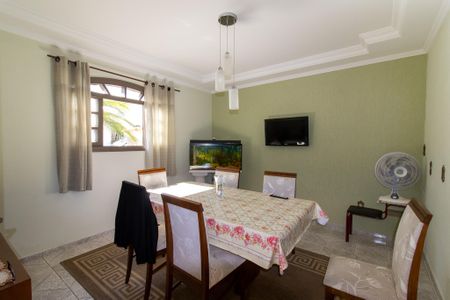 Casa de condomínio à venda com 208m², 4 quartos e 2 vagas Casa de condomínio à venda com 208m², 4 quartos e 2 vagasSala de Estar