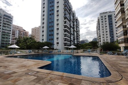 Apartamento à venda com 72m², 2 quartos e 2 vagas Apartamento à venda com 72m², 2 quartos e 2 vagasÁrea comum - Piscina