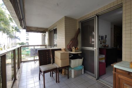 Apartamento à venda com 72m², 2 quartos e 2 vagas Apartamento à venda com 72m², 2 quartos e 2 vagasVaranda