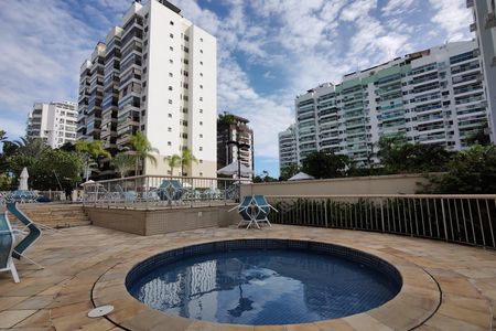 Apartamento à venda com 72m², 2 quartos e 2 vagas Apartamento à venda com 72m², 2 quartos e 2 vagasÁrea comum - Piscina
