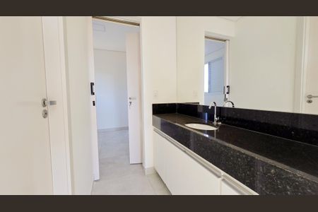 Apartamento para alugar com 202m², 3 quartos e 4 vagas Apartamento para alugar com 202m², 3 quartos e 4 vagasBanheiro