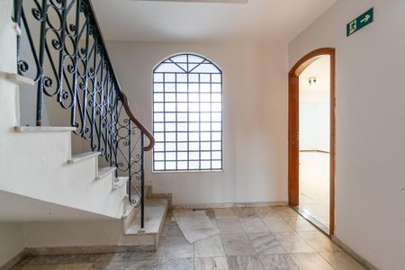 Casa à venda com 370m², 4 quartos e 8 vagas Casa à venda com 370m², 4 quartos e 8 vagasHall de entrada